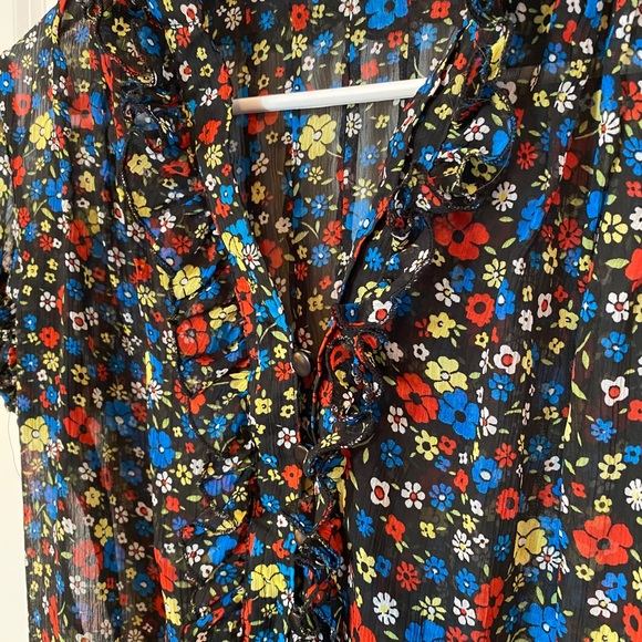 🚨SOLD🚨 Forever 21 black with floral detail top - Picture 3 of 4